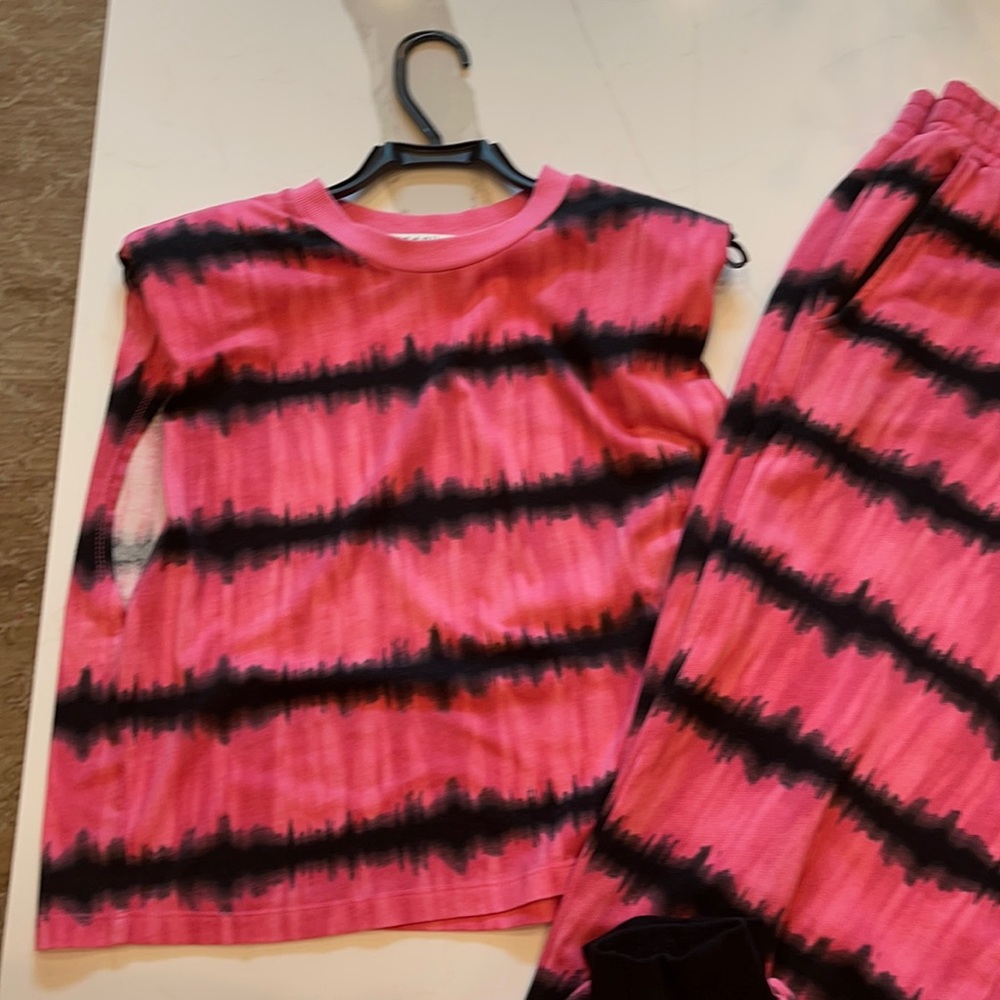 Two piece please set sleeveless